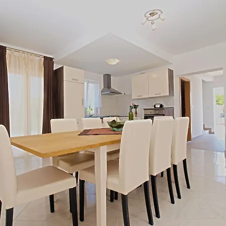 House Andrej 1372 *