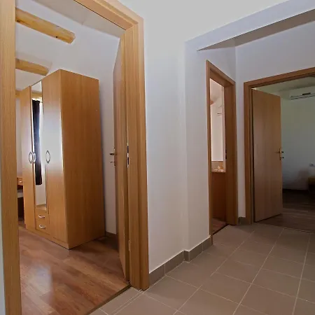 House Andrej 1372 *