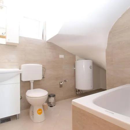House Andrej 1372