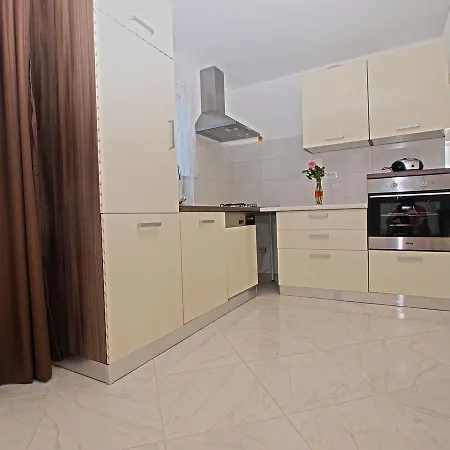 House Andrej 1372 *