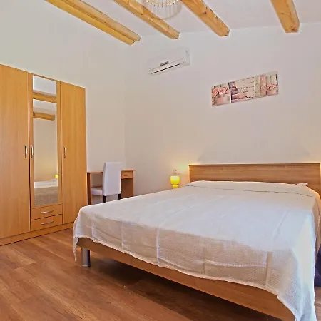 House Andrej 1372