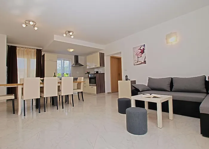 House Andrej 1372 메덜린