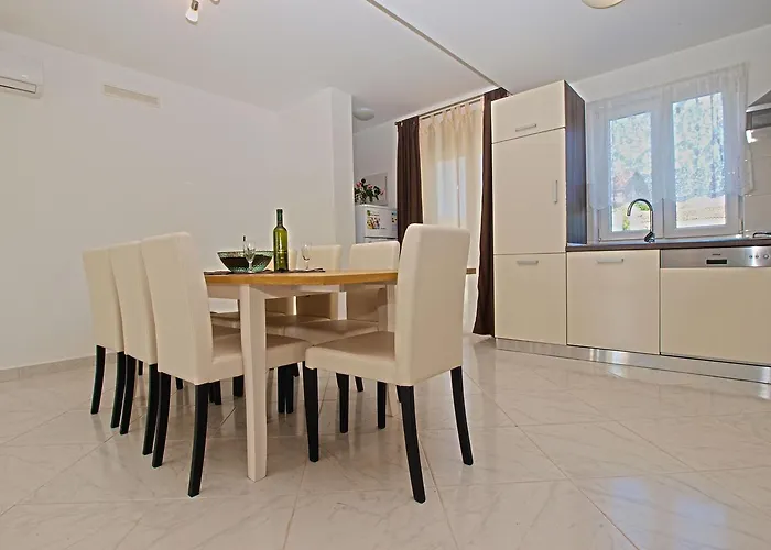 House Andrej 1372 메덜린