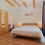 House Andrej 1372 بيت للعطل *