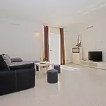 House Andrej 1372 * ميدولين