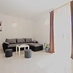 House Andrej 1372 بيت للعطل *