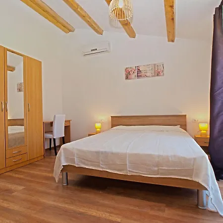 House Andrej 1372 Σπίτι διακοπών *