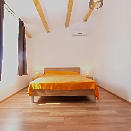 House Andrej 1372 بيت للعطل *
