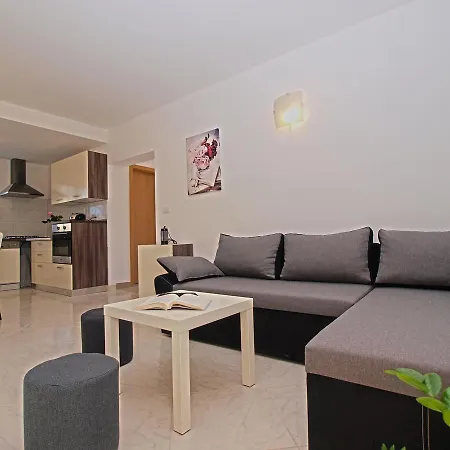 بيت للعطل House Andrej 1372