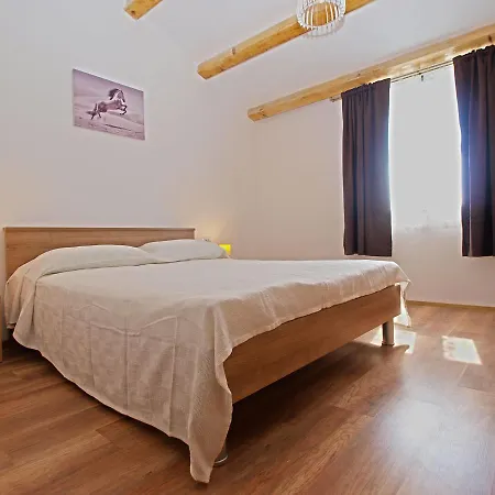 بيت للعطل House Andrej 1372 *