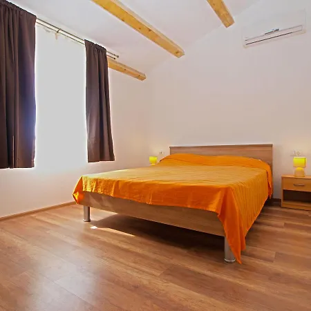 House Andrej 1372 Μεντουλίν