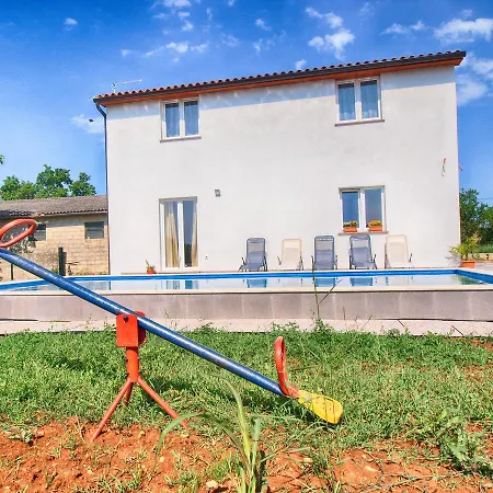 بيت للعطل House Andrej 1372 ميدولين